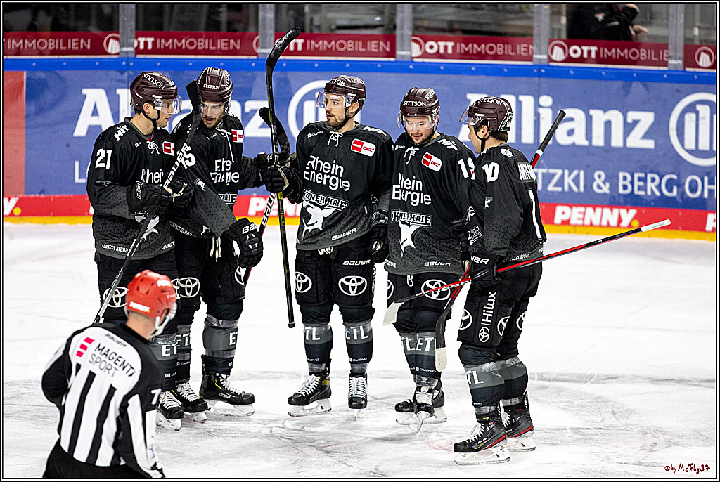 PENNY DEL;  Koelner Haie - Wolfsburg Grizzlys; Koeln, 17.03.2021